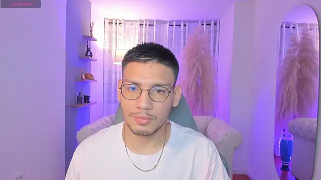 Snapshot of marcuswildx chatting on September 29, 2025, 8:14 pm marcuswildx online show from September 29, 2025, 8:14 pm