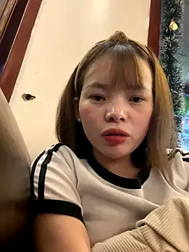 Snapshot of EllieYun chatting on October 7, 2025, 9:10 am EllieYun online show from October 7, 2025, 9:10 am