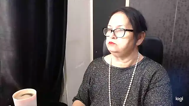 Snapshot of MissSanjanne chatting on November 7, 2025, 7:18 pm MissSanjanne online show from November 7, 2025, 7:18 pm