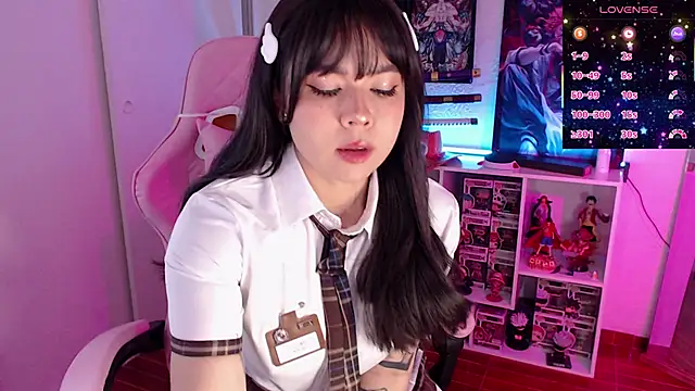 Snapshot of AnnieHikari chatting on October 24, 2025, 8:30 pm AnnieHikari online show from October 24, 2025, 8:30 pm
