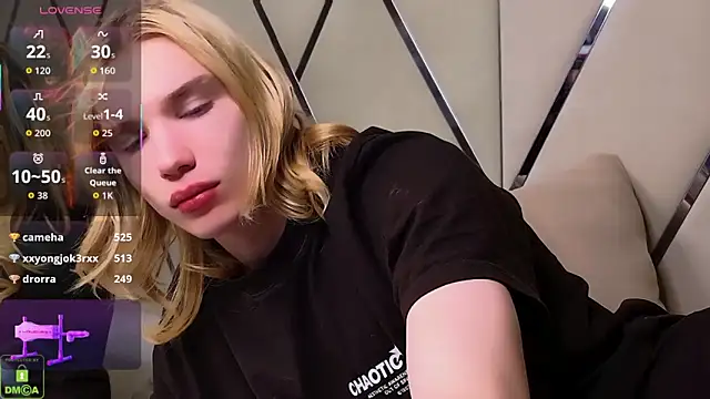 Snapshot of RobertDevine chatting on December 16, 2025, 3:55 am RobertDevine online show from December 16, 2025, 3:55 am