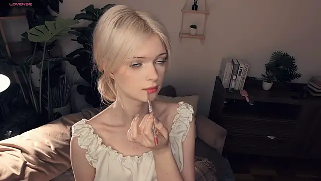 LaureMestler online show from April 5, 2026, 8:10 am