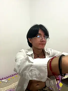 Matti Mendez  online show from October 21, 2025, 3:33 pm