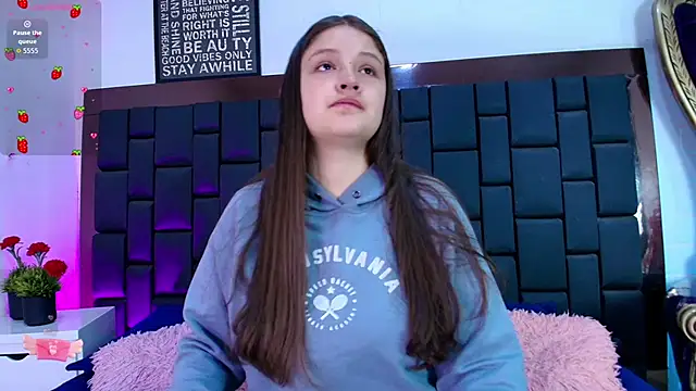 Krystal Heartss online show from November 12, 2025, 2:43 pm