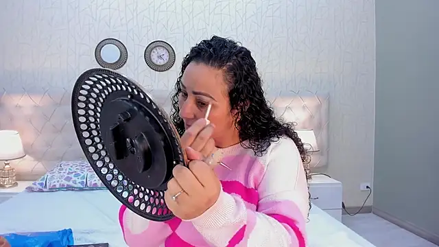 Snapshot of VaniaRose chatting on November 26, 2025, 1:44 pm VaniaRose online show from November 26, 2025, 1:44 pm