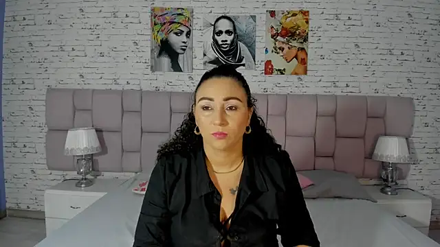 Snapshot of VaniaRose chatting on October 23, 2025, 1:21 pm VaniaRose online show from October 23, 2025, 1:21 pm