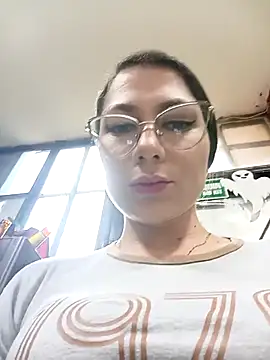 Mia-love-03 online show from October 17, 2025, 8:10 pm