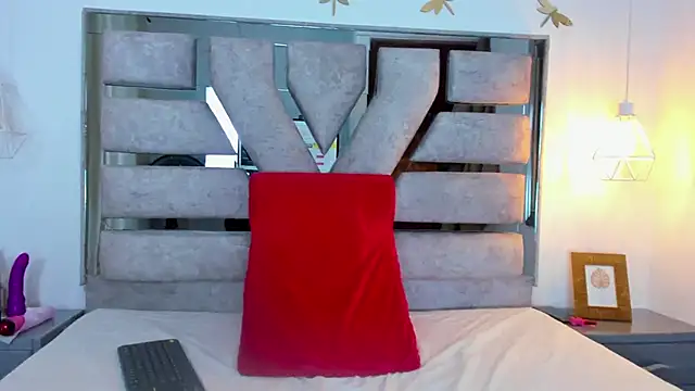 Lia Roseh online show from October 21, 2025, 12:48 pm