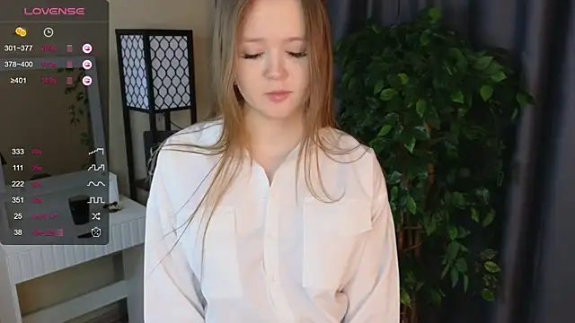 ElenoreReth online show from February 4, 2026, 3:51 pm