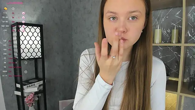 Snapshot of ElenoreReth chatting on November 24, 2025, 1:27 am ElenoreReth online show from November 24, 2025, 1:27 am