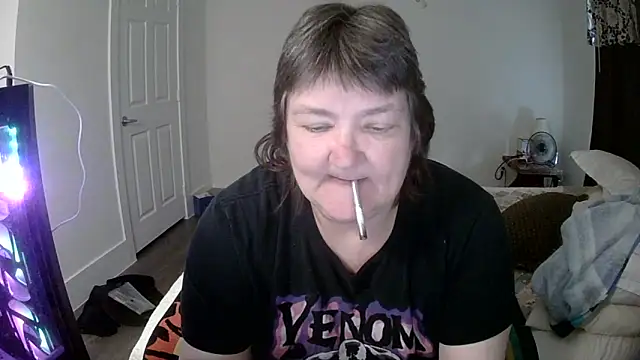 Snapshot of Buggy1965 chatting on December 5, 2025, 4:27 pm Buggy1965 online show from December 5, 2025, 4:27 pm