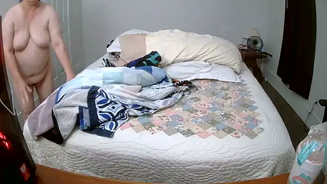 Snapshot of Buggy1965 chatting on November 23, 2025, 2:05 pm Buggy1965 online show from November 23, 2025, 2:05 pm