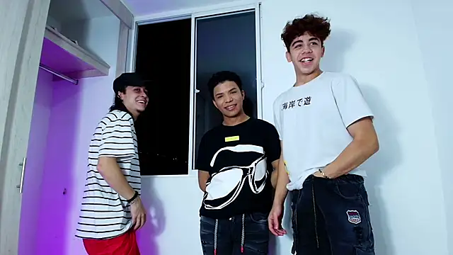 Snapshot of latin_naughty_boys chatting on October 21, 2025, 12:54 am latin naughty boys online show from October 21, 2025, 12:54 am