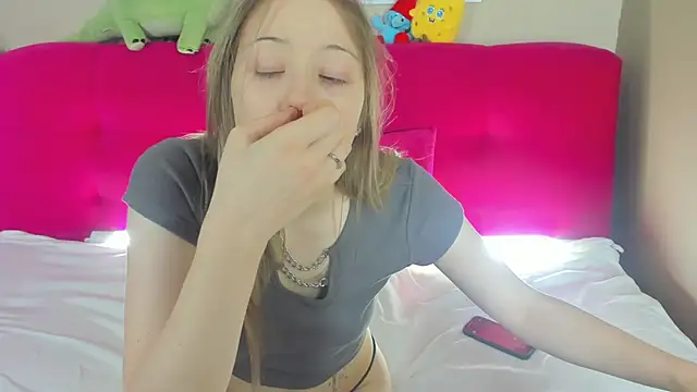 Angel Leeks online show from November 12, 2025, 11:03 am