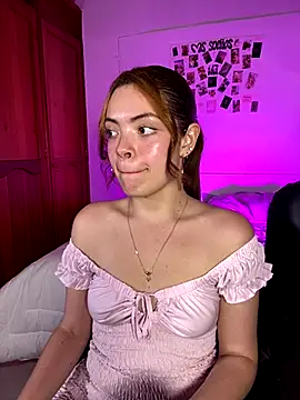 Snapshot of Bleer_Rousse chatting on October 30, 2025, 5:43 pm Bleer Rousse online show from October 30, 2025, 5:43 pm