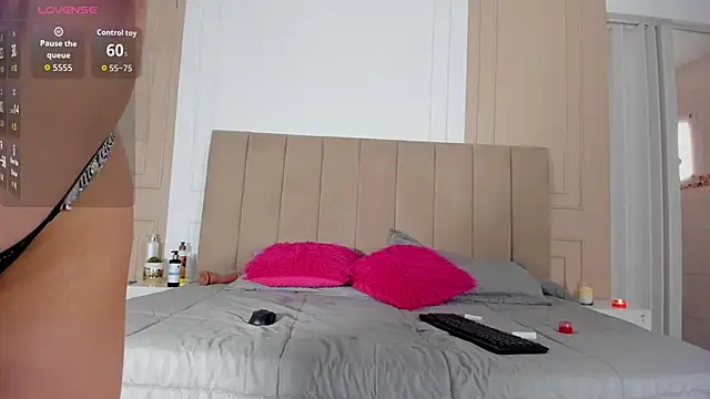 PatriciaFigueroa online show from October 11, 2025, 7:04 pm