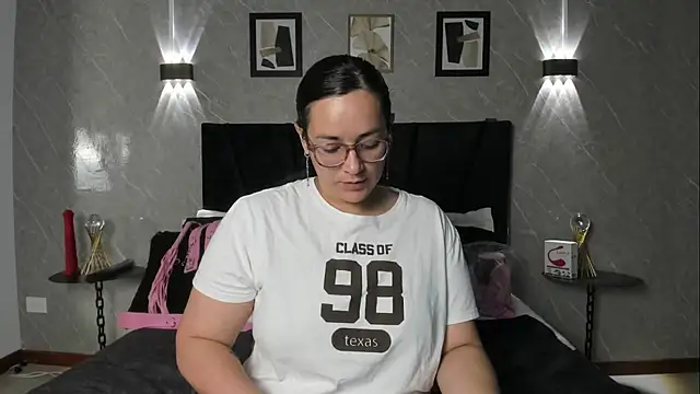 Michell Monet online show from October 27, 2025, 11:44 am