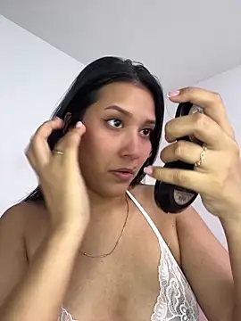 Snapshot of IsabellaJoness_ chatting on January 7, 2026, 8:25 pm IsabellaJoness online show from January 7, 2026, 8:25 pm