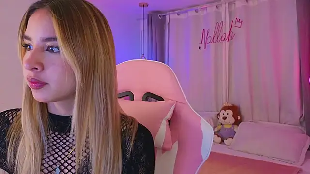 Snapshot of Nallah_ chatting on November 21, 2025, 4:00 am Nallah online show from November 21, 2025, 4:00 am