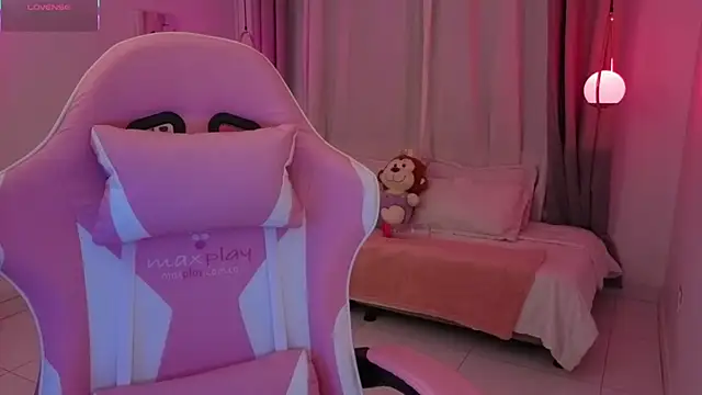 Snapshot of Nallah_ chatting on November 12, 2025, 3:43 am Nallah online show from November 12, 2025, 3:43 am