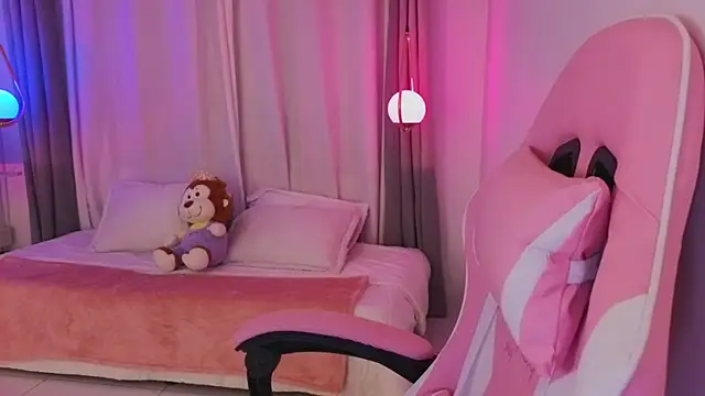 Snapshot of Nallah_ chatting on November 19, 2025, 3:28 am Nallah online show from November 19, 2025, 3:28 am