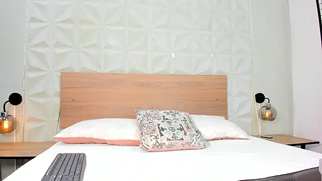 Snapshot of ValeryTrans_ chatting on November 12, 2025, 1:26 pm ValeryTrans online show from November 12, 2025, 1:26 pm