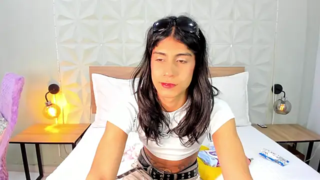 Snapshot of ValeryTrans_ chatting on November 2, 2025, 1:49 pm ValeryTrans online show from November 2, 2025, 1:49 pm