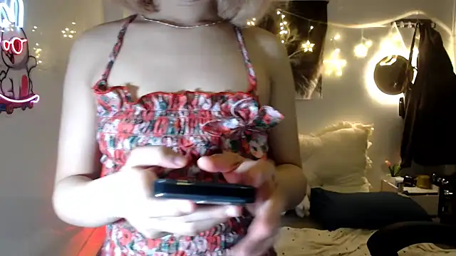 Snapshot of EllieYoon chatting on October 3, 2025, 4:36 am EllieYoon online show from October 3, 2025, 4:36 am