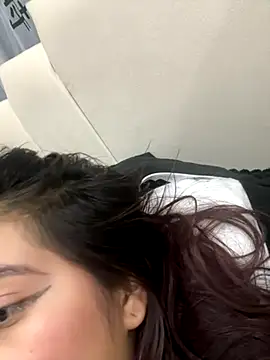 Snapshot of _Kinky69_ chatting on November 10, 2025, 3:44 am Kinky69 online show from November 10, 2025, 3:44 am