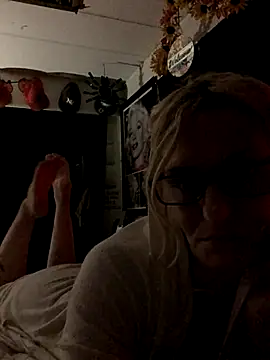 Snapshot of blondebarbiebae chatting on December 3, 2025, 10:47 am blondebarbiebae online show from December 3, 2025, 10:47 am