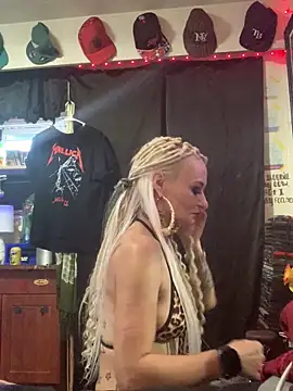 Snapshot of blondebarbiebae chatting on September 24, 2025, 9:43 pm blondebarbiebae online show from September 24, 2025, 9:43 pm