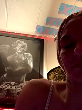 Snapshot of blondebarbiebae chatting on September 23, 2025, 8:21 am blondebarbiebae online show from September 23, 2025, 8:21 am