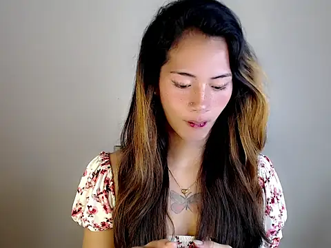 Snapshot of ashley_bombshell chatting on October 23, 2025, 8:18 pm ashley bombshell online show from October 23, 2025, 8:18 pm