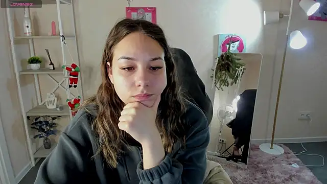 Snapshot of Al1ice_Moures chatting on January 13, 2026, 1:53 am Al1ice Moures online show from January 13, 2026, 1:53 am