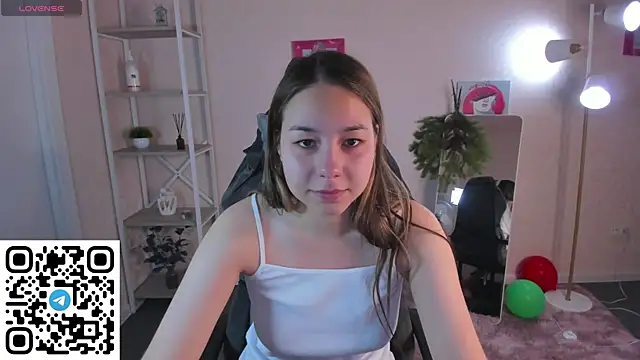 Snapshot of Al1ice_Moures chatting on December 22, 2025, 1:17 am Al1ice Moures online show from December 22, 2025, 1:17 am