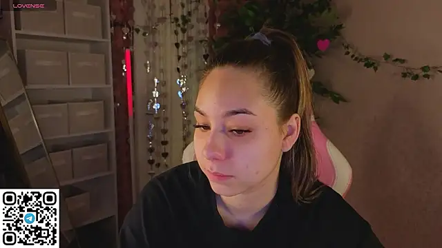 Snapshot of Al1ice_Moures chatting on February 14, 2026, 1:17 am Al1ice Moures online show from February 14, 2026, 1:17 am