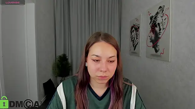 Al1ice Moures online show from October 27, 2025, 9:10 am