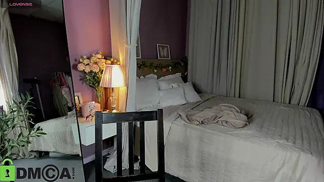 Snapshot of Al1ice_Moures chatting on February 18, 2026, 1:36 am Al1ice Moures online show from February 18, 2026, 1:36 am