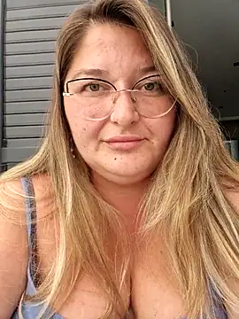 Snapshot of HornyBella88 chatting on September 26, 2025, 7:48 am HornyBella88 online show from September 26, 2025, 7:48 am