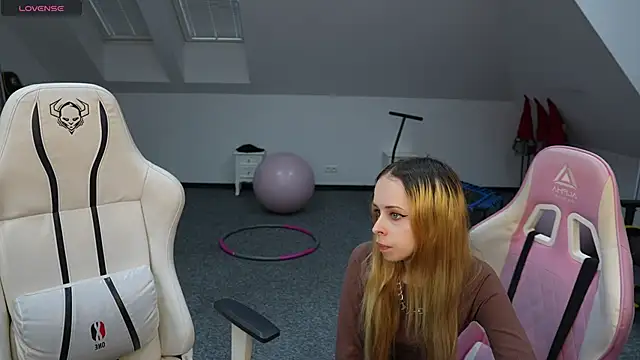 Snapshot of Luchi_Sun chatting on November 11, 2025, 11:27 am Luchi Sun online show from November 11, 2025, 11:27 am