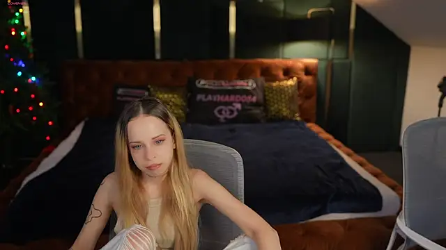 Snapshot of Luchi_Sun chatting on December 19, 2025, 11:23 am Luchi Sun online show from December 19, 2025, 11:23 am