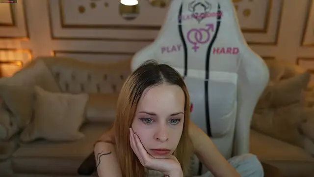 Snapshot of Luchi_Sun chatting on October 6, 2025, 10:27 am Luchi Sun online show from October 6, 2025, 10:27 am