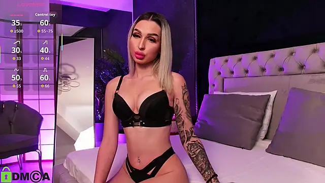 Snapshot of AriannaLure chatting on October 21, 2025, 6:18 pm AriannaLure online show from October 21, 2025, 6:18 pm