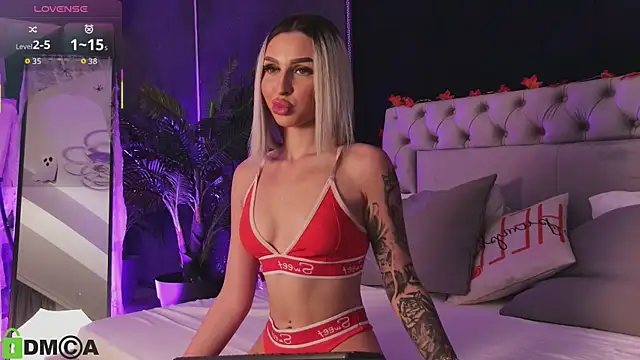 Snapshot of AriannaLure chatting on November 1, 2025, 7:30 pm AriannaLure online show from November 1, 2025, 7:30 pm