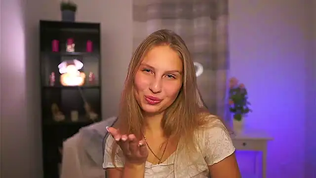 Snapshot of emmie_murray chatting on November 13, 2025, 3:16 pm emmie murray online show from November 13, 2025, 3:16 pm