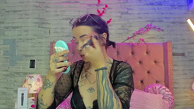 Snapshot of NaiaWhisper chatting on November 16, 2025, 2:22 pm NaiaWhisper online show from November 16, 2025, 2:22 pm