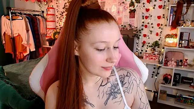 Snapshot of Ayla_Hicks chatting on January 13, 2026, 8:46 pm Ayla Hicks online show from January 13, 2026, 8:46 pm