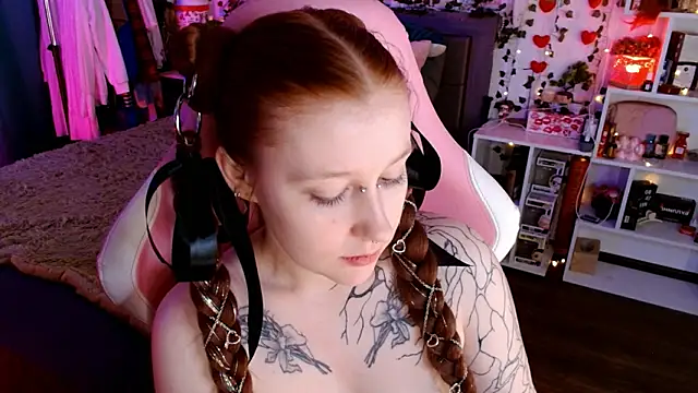 Snapshot of Ayla_Hicks chatting on February 3, 2026, 6:33 am Ayla Hicks online show from February 3, 2026, 6:33 am