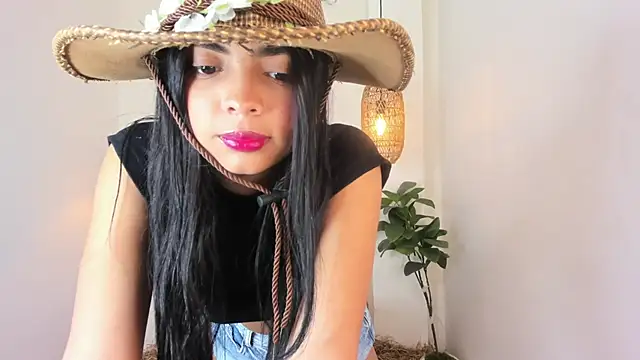 lyra neeson online show from October 12, 2025, 1:01 pm