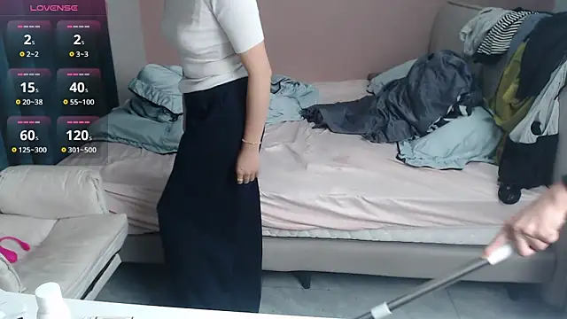 Snapshot of redrose520 chatting on November 16, 2025, 11:37 am redrose520 online show from November 16, 2025, 11:37 am